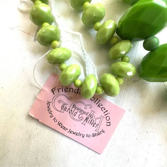 Garold Miller green beaded necklace and earrings set - Picture 5 of 11